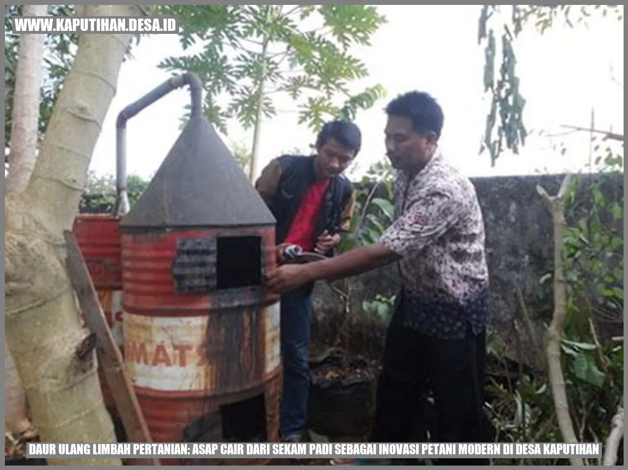 Daur Ulang Limbah Pertanian: Asap Cair dari Sekam Padi sebagai Inovasi Petani Modern di Desa Kaputihan
