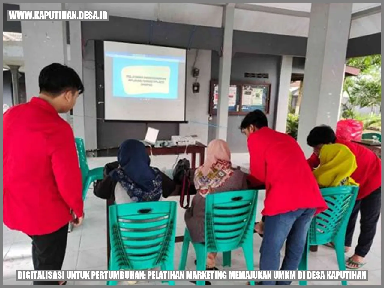 Digitalisasi untuk Pertumbuhan: Pelatihan Marketing Memajukan UMKM di Desa Kaputihan