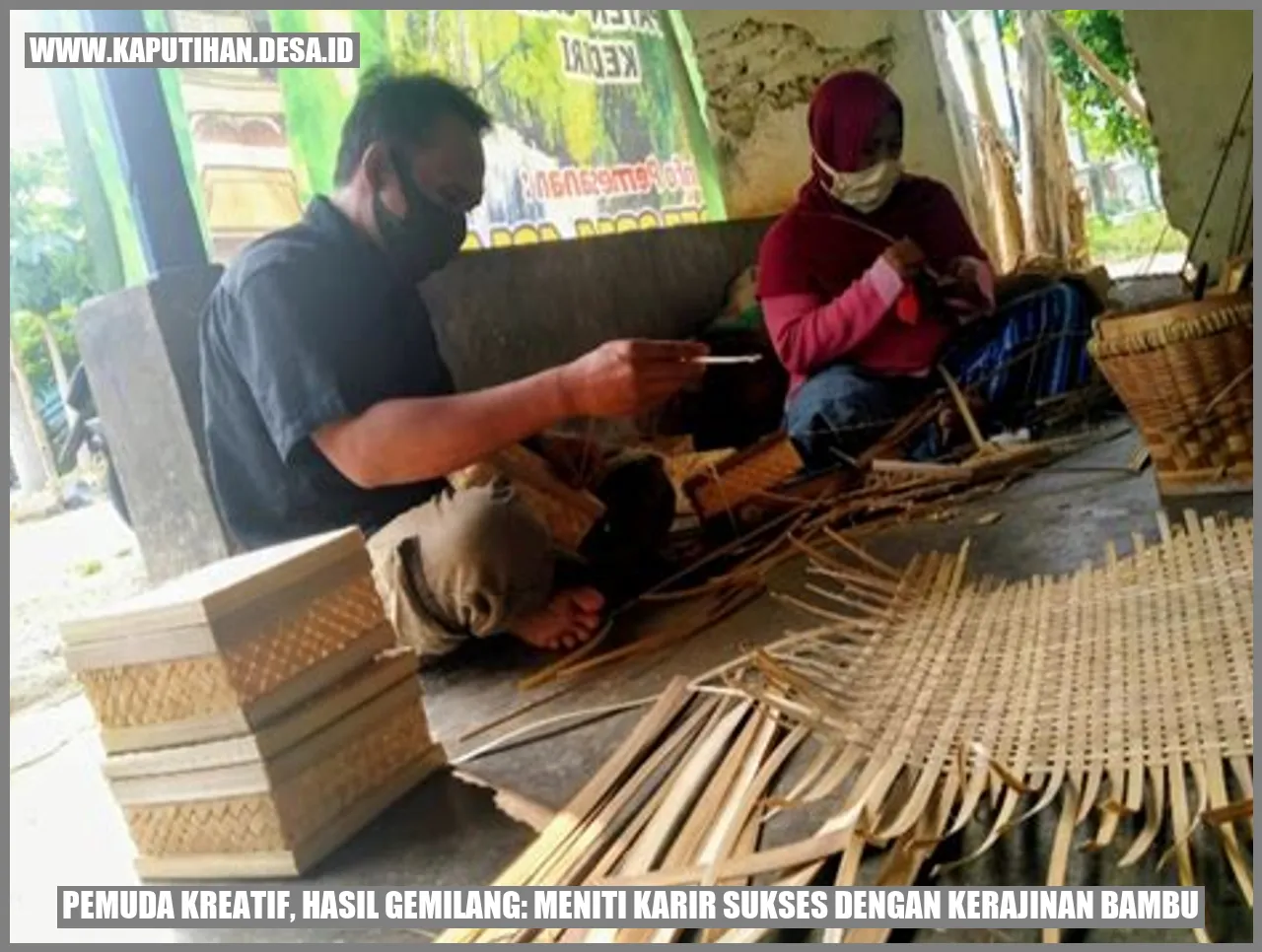 Pemuda Kreatif, Hasil Gemilang: Meniti Karir Sukses dengan Kerajinan Bambu